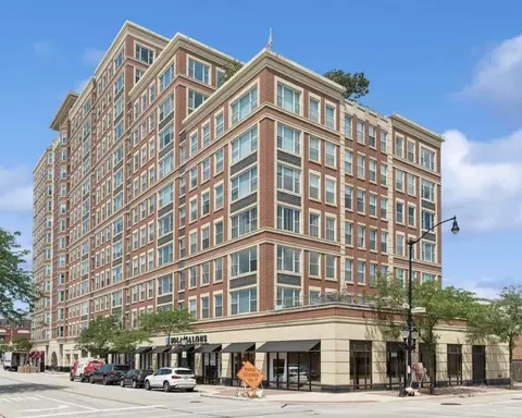 77 S Evergreen Ave #902, Arlington Heights, IL 60005