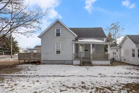 425 E 8th St, Gibson City, IL 60936