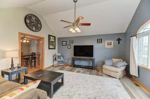 1046 Madison Ave, Braidwood, IL 60408 photo 4