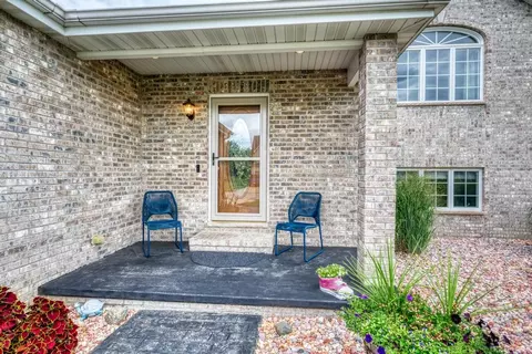1046 Madison Ave, Braidwood, IL 60408 photo 2