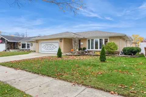 9824 S Kenneth Ave, Oak Lawn, IL 60453