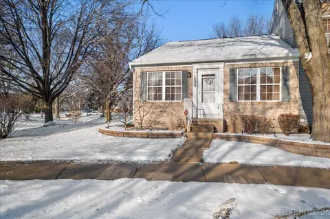 1339 Dunham Ct, Geneva, IL 60134
