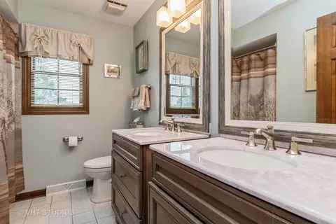 1316 E Gartner Rd, Naperville, IL 60540 photo 24