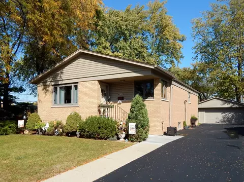 3616 W Benck Dr, Alsip, IL 60803