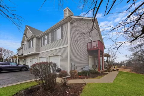 1062 Castleshire Dr #1062, Woodstock, IL 60098