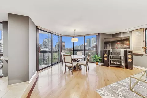 Dining - 33 W Delaware Pl #9K, Chicago, IL 60610 photo 1 of 3