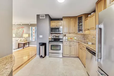 Kitchen - 33 W Delaware Pl #9K, Chicago, IL 60610 photo 2 of 3