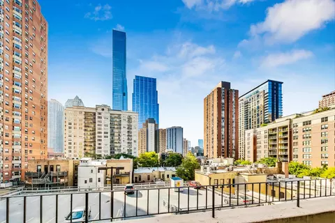 Exterior - 33 W Delaware Pl #9K, Chicago, IL 60610 photo 6 of 7