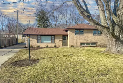 2414 Corona Rd, Waukegan, IL 60087