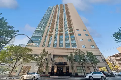 111 W Maple St #909, Chicago, IL 60610