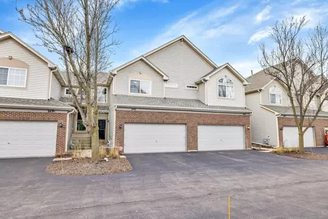 147 Southwicke Dr #D, Streamwood, IL 60107