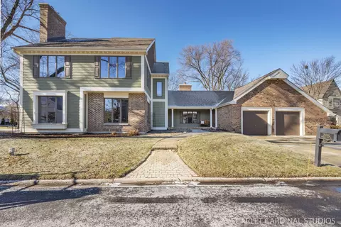 2 S002 Country Club Ln, Wheaton, IL 60189