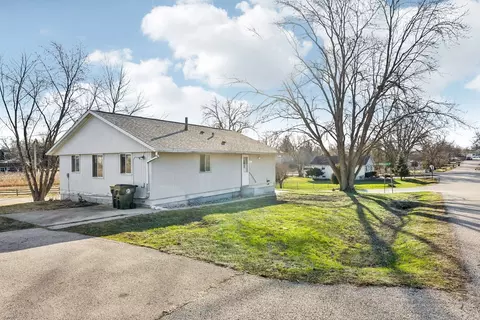 1202 Beverly Dr, Round Lake Beach, IL 60073