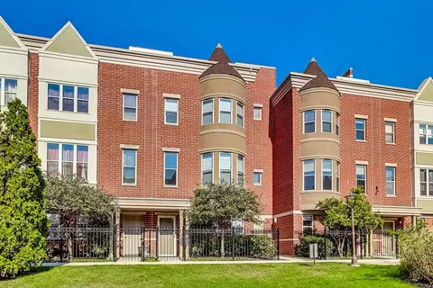 715 W Blackhawk St, Chicago, IL 60610