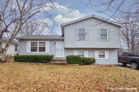37072 Avon Dr N, Lake Villa, IL 60046