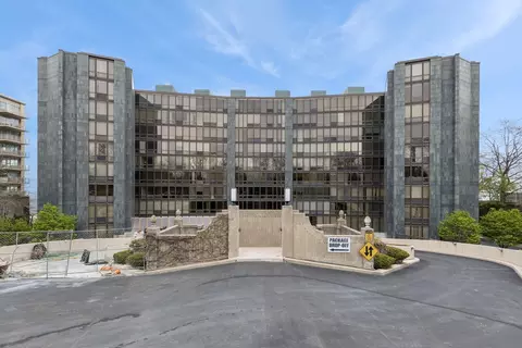 1420 Sheridan Rd #8A, Wilmette, IL 60091