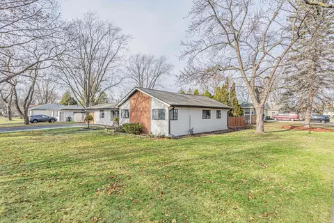 Exterior - 3102 Saint James St, Rolling Meadows, IL 60008 photo 3 of 3