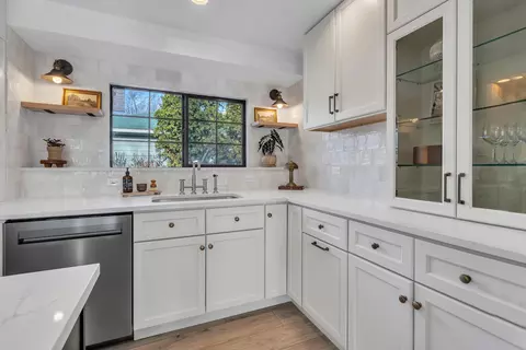 Kitchen - 3102 Saint James St, Rolling Meadows, IL 60008 photo 6 of 6