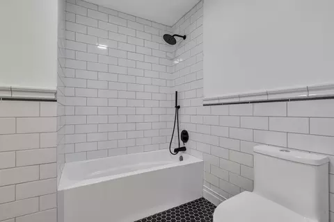 Bath - 3102 Saint James St, Rolling Meadows, IL 60008 photo 6 of 6