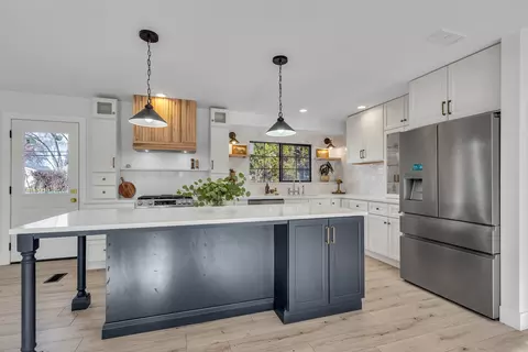 Kitchen - 3102 Saint James St, Rolling Meadows, IL 60008 photo 4 of 6