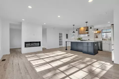 Living - 3102 Saint James St, Rolling Meadows, IL 60008 photo 1 of 3