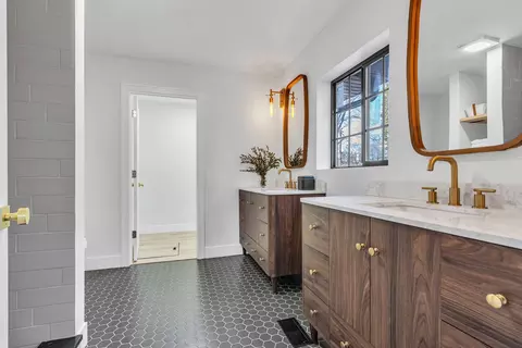 Bath - 3102 Saint James St, Rolling Meadows, IL 60008 photo 1 of 6