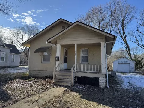 1405 N Hickory St, Champaign, IL 61820