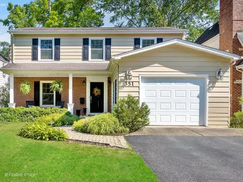 351 Ridge Ave, Clarendon Hills, IL 60514