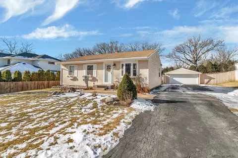 7728 Westview Ln, Woodridge, IL 60517