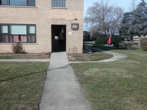 28 King Arthur Ct #6, Northlake, IL 60164