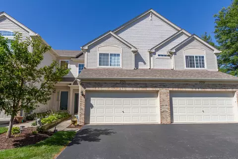 201 Nicole Dr #E, South Elgin, IL 60177