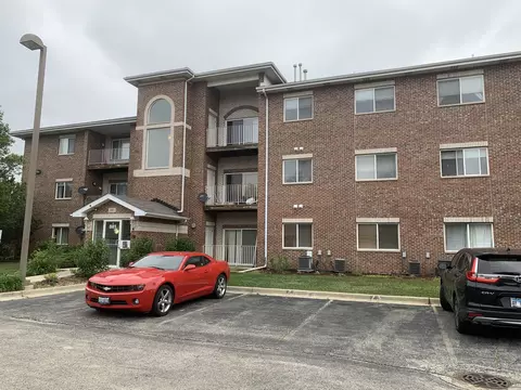 881 N Swift Rd #202, Addison, IL 60101