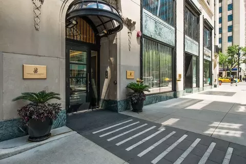 118 Erie St #P-902, Chicago, IL 60611