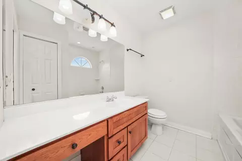 Bath - 20451 Wolf Rd, Mokena, IL 60448 photo 3 of 4