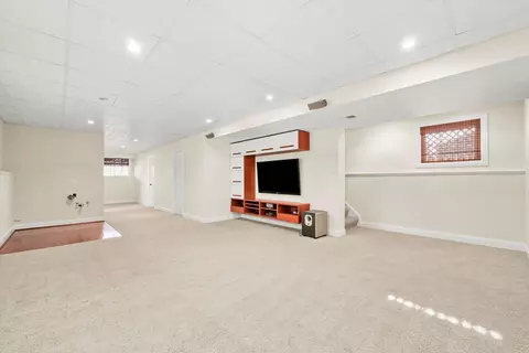 Living - 20451 Wolf Rd, Mokena, IL 60448 photo 2 of 9