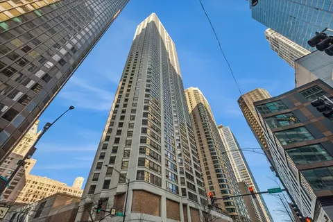 400 E Ohio St #4003, Chicago, IL 60611
