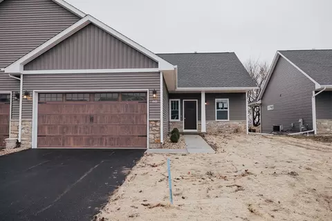443 Anjali Ct #R, Sycamore, IL 60178