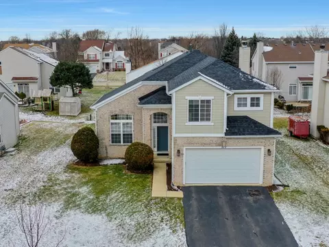 377 Foxborough Trl, Bolingbrook, IL 60440