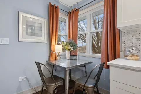 Dining - 1432 W Juneway Ter, Chicago, IL 60626 photo 3 of 3