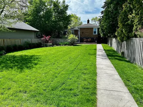 Exterior - 1432 W Juneway Ter, Chicago, IL 60626 photo 2 of 4