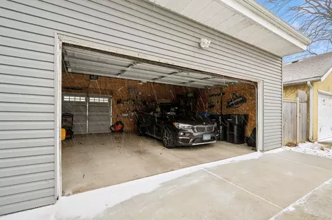 Exterior - 1432 W Juneway Ter, Chicago, IL 60626 photo 4 of 4