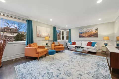 Living - 1432 W Juneway Ter, Chicago, IL 60626 photo 1 of 3