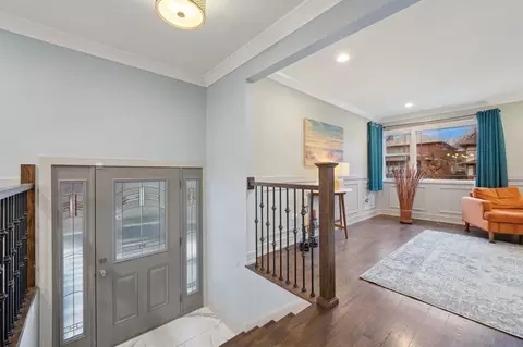 Entry Way - 1432 W Juneway Ter, Chicago, IL 60626 photo 1 of 2