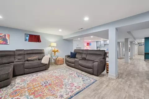 Living - 1432 W Juneway Ter, Chicago, IL 60626 photo 3 of 3