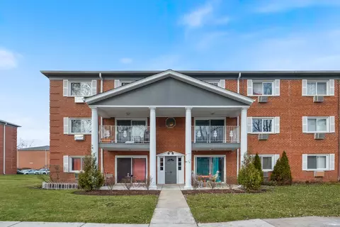 100 E Lillian Ave #2A, Arlington Heights, IL 60004