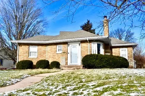 502 W 11th St, Sterling, IL 61081