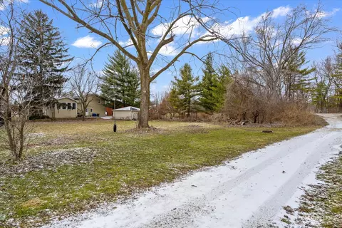 Exterior - 7 S327 Midfield Dr, Aurora, IL 60506 photo 5 of 5