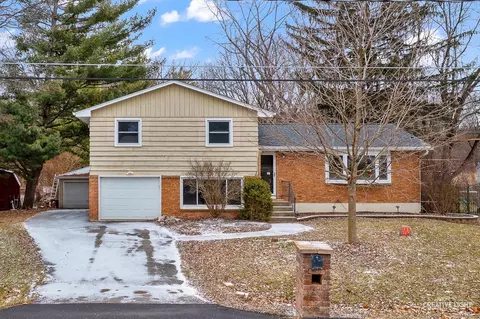 7 S327 Midfield Dr, Aurora, IL 60506