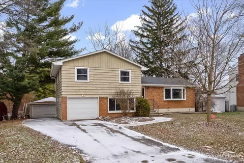 Exterior - 7 S327 Midfield Dr, Aurora, IL 60506 photo 2 of 5
