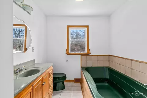Bath - 7 S327 Midfield Dr, Aurora, IL 60506 photo 2 of 2